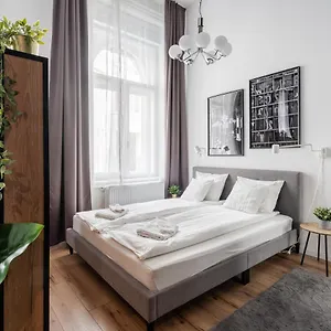 Appartamento E32 - Oktogon Panorama Suite - Best Location - By Bqa, Budapest