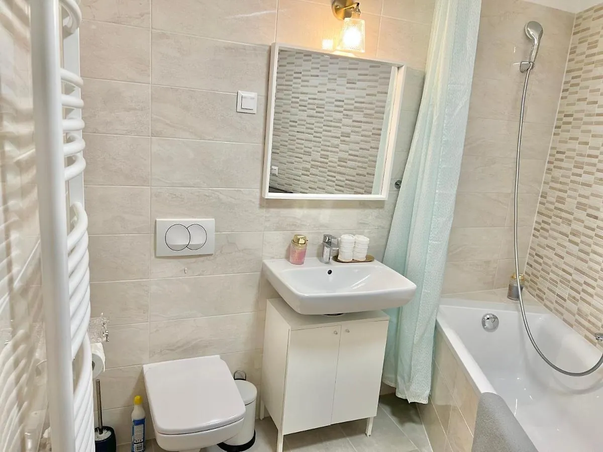 L&L Home Budapest 0*,  Ungheria
